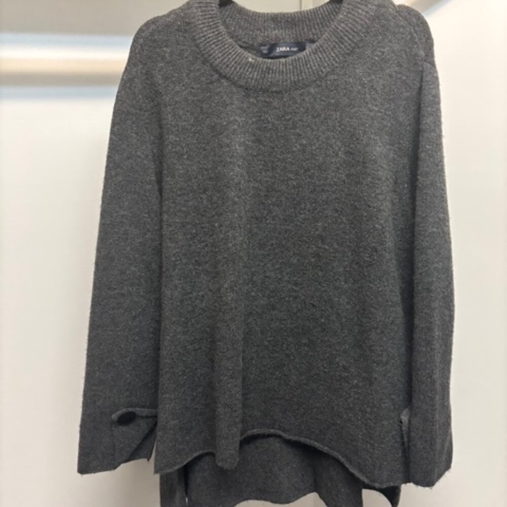 NEVER WORN - High-Low Sweater - Picture 2 of 5